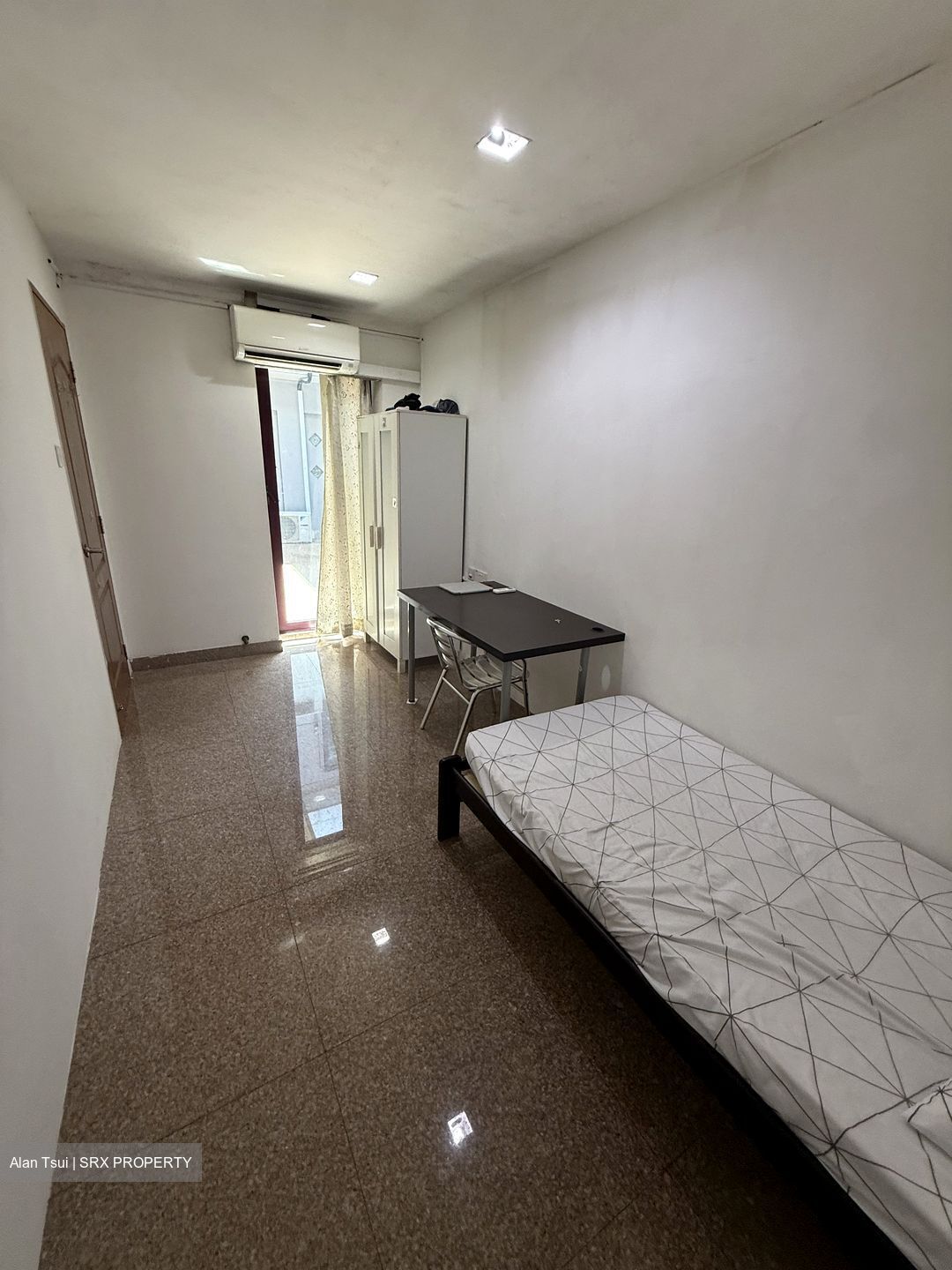 Sixth Avenue (D10), Terrace #568921751